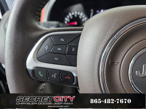 Used 2015 Jeep Renegade Latitude image 16