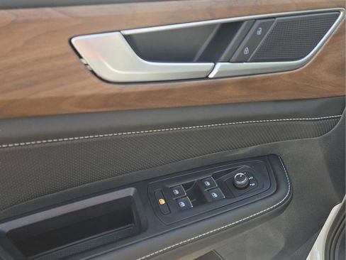 New 2026 Volkswagen Atlas SE image 17