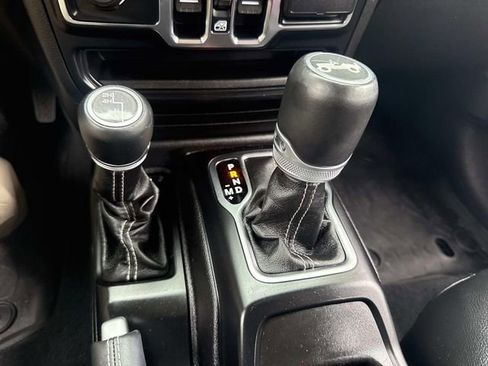 Used 2019 Jeep Wrangler Unlimited Sahara AWD/4WD image 24