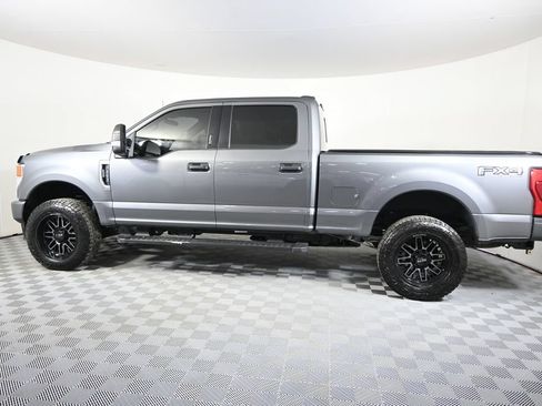Used 2022 Ford F250 XLT w/ Black Appearance Package AWD/4WD image 3