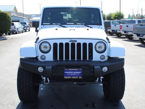 Used 2017 Jeep Wrangler Unlimited Sahara AWD/4WD image 10