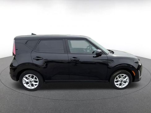 Used 2025 Kia Soul LX w/ LX Technology Package FWD image 16