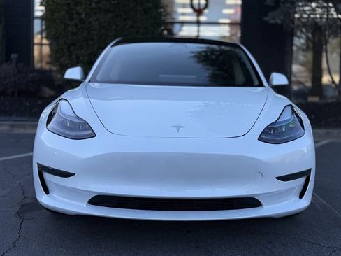 Used 2023 Tesla Model 3 Standard Range image 4