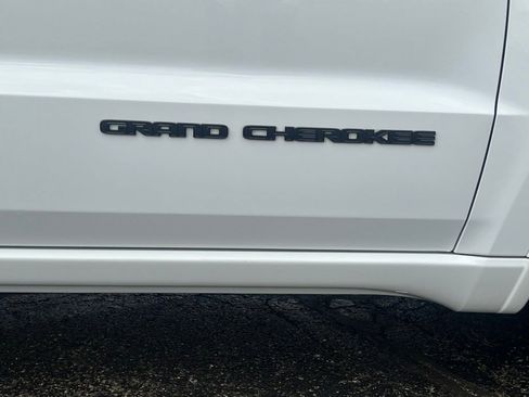 Used 2020 Jeep Grand Cherokee Altitude AWD/4WD image 16