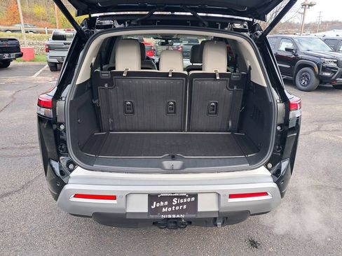 New 2025 Nissan Pathfinder SL w/ SL Premium Package image 24