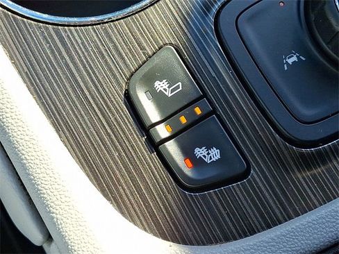 Certified 2023 GMC Acadia SLT image 23