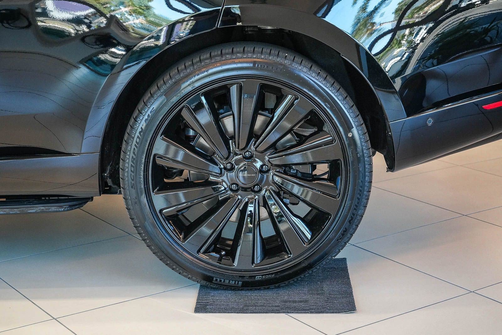 New 2026 Land Rover Range Rover SV AWD/4WD image 11