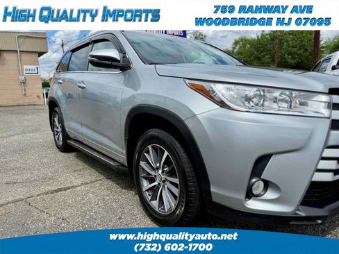 Used 2018 Toyota Highlander XLE AWD/4WD image 40
