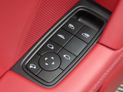 Used 2025 Porsche 911 Carrera image 31