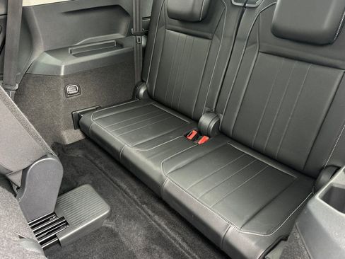 Used 2022 Volkswagen Tiguan SE image 15