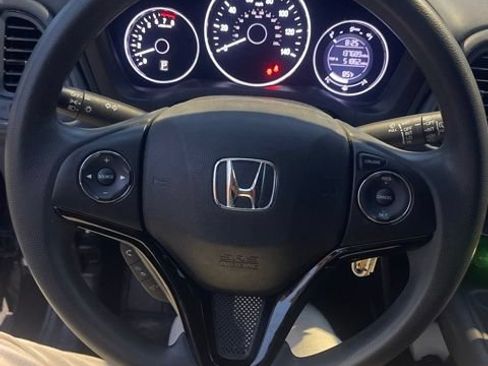Used 2019 Honda HR-V LX image 6