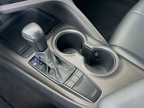 Certified 2022 Toyota Camry SE FWD image 16