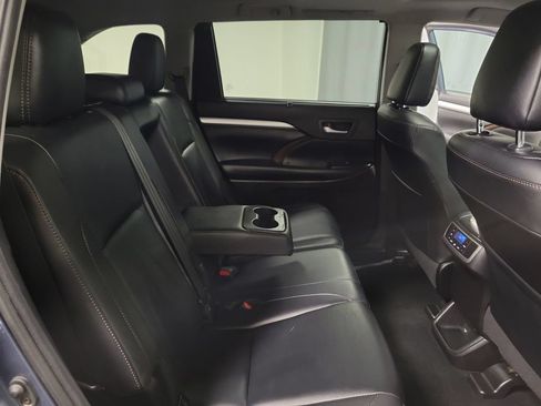 Used 2019 Toyota Highlander XLE AWD/4WD image 34