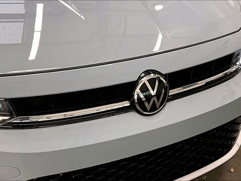 Used 2025 Volkswagen Jetta SE w/ Black Wheel Package image 31