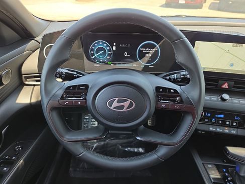 Used 2025 Hyundai Elantra SEL FWD image 18