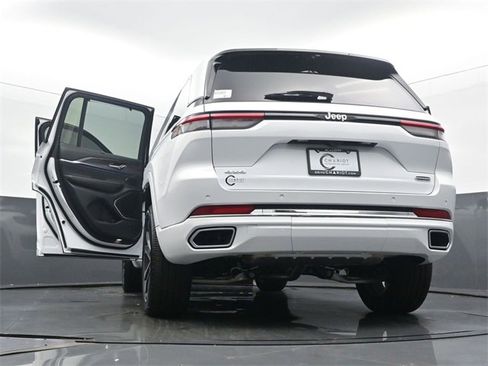 New 2025 Jeep Grand Cherokee Overland w/ Adv Protech Group III image 60