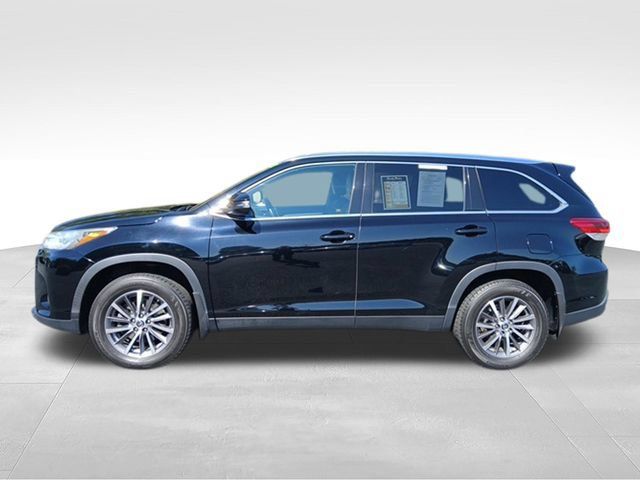 Used 2019 Toyota Highlander XLE AWD/4WD image 3