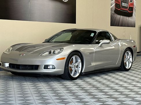Used 2007 Chevrolet Corvette Coupe w/ Preferred Equipment Group RWD image 8