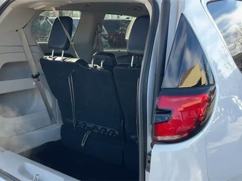 Used 2024 Chrysler Pacifica Touring-L image 20