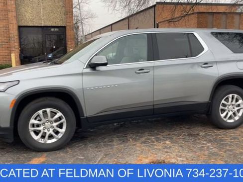 Used 2023 Chevrolet Traverse LS w/ Safety Package image 4