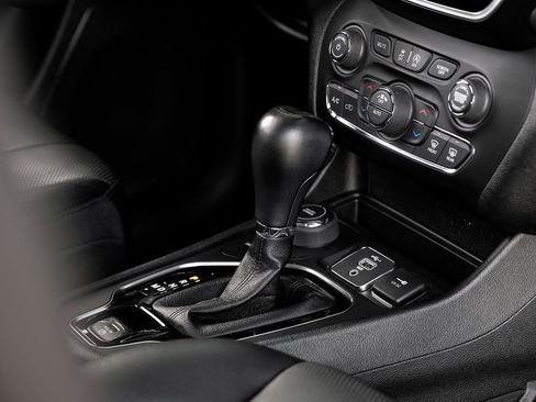 Used 2022 Jeep Cherokee Limited w/ Elite Package image 33