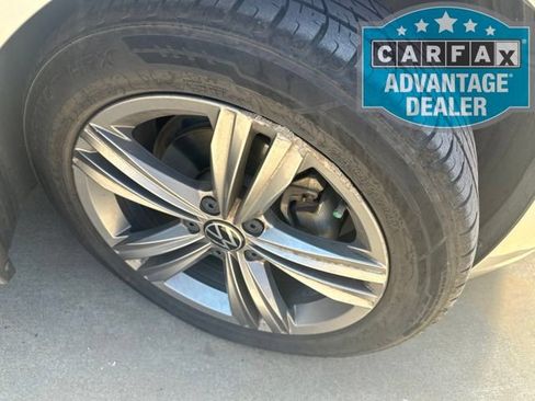 Used 2024 Volkswagen Jetta SE FWD image 3
