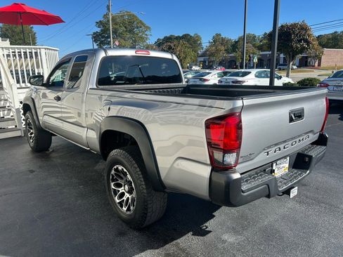 Used 2019 Toyota Tacoma SR image 5
