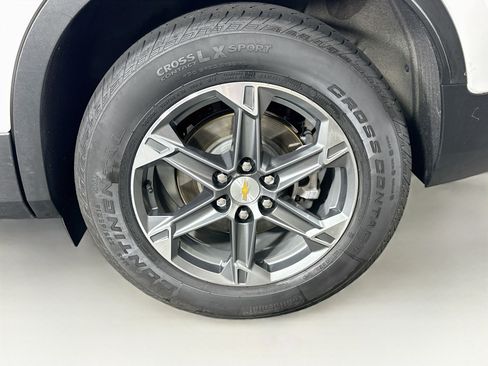 Used 2025 Chevrolet Blazer LT FWD image 11