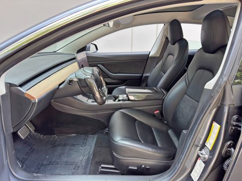 Used 2018 Tesla Model 3 Long Range RWD image 17
