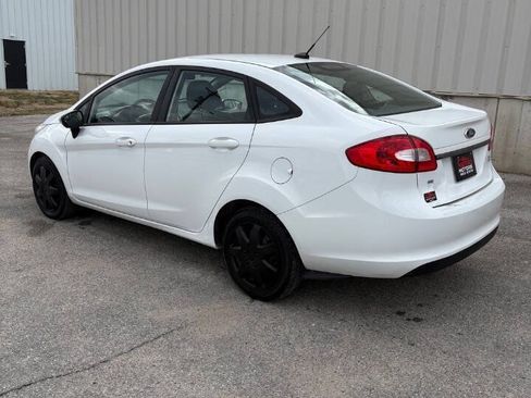 Used 2013 Ford Fiesta SE FWD image 5