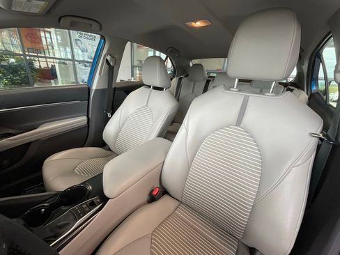 Certified 2020 Toyota Camry SE image 10