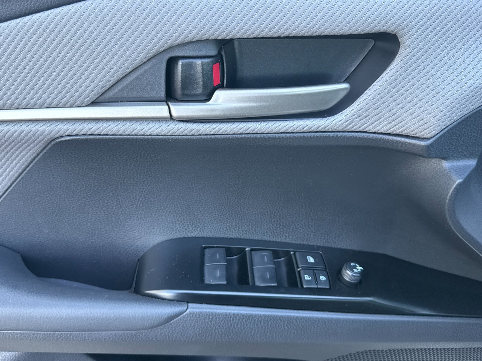 Used 2026 Toyota Camry SE w/ Multimedia Upgrade Package FWD image 11