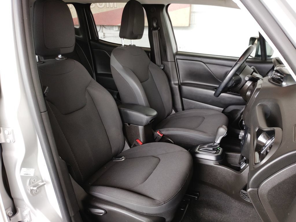 Used 2020 Jeep Renegade Altitude w/ UConnect 8.4 Nav Group FWD image 13