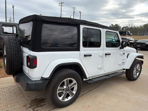 Used 2018 Jeep Wrangler Unlimited Sahara AWD/4WD image 8