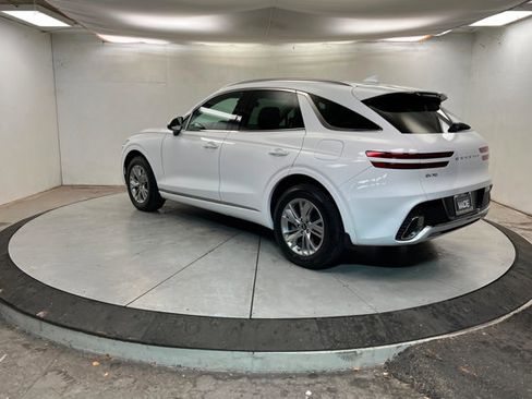 Used 2022 Genesis GV70 2.5T image 3