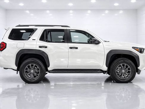 Used 2025 Toyota 4Runner SR5 AWD/4WD image 6