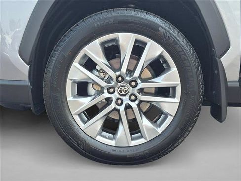 Used 2025 Toyota RAV4 XLE Premium FWD image 30