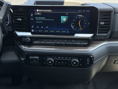 Used 2025 Chevrolet Silverado 1500 LT Trail Boss AWD/4WD image 17