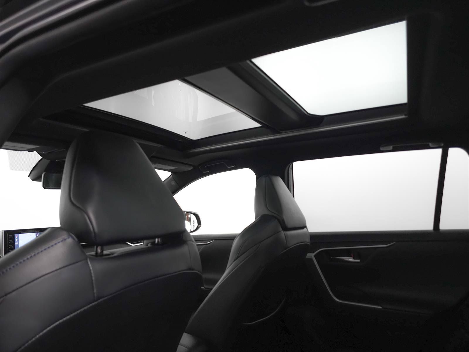 Used 2019 Toyota RAV4 XSE AWD/4WD image 6