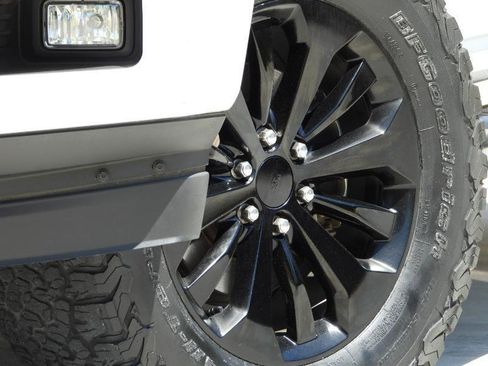Used 2018 Ford F150 FX4 w/ Equipment Group 101A Mid AWD/4WD image 4