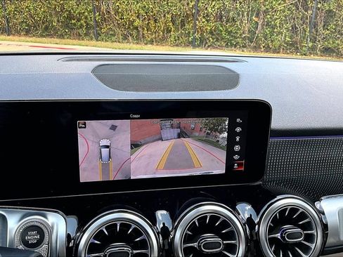 Used 2022 Mercedes-Benz GLB 250 image 22