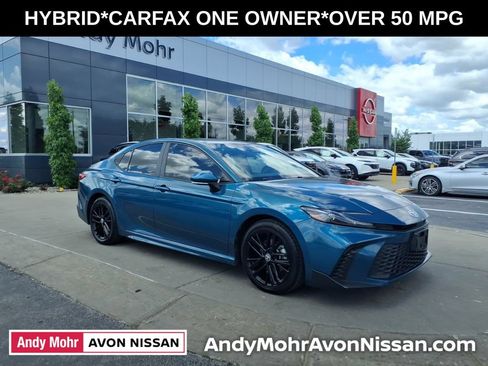 Used 2025 Toyota Camry SE FWD image 1