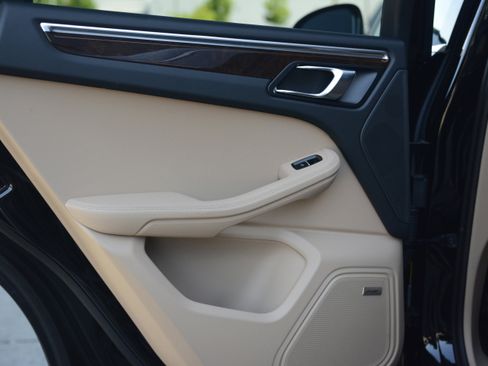 Certified 2026 Porsche Macan AWD/4WD image 30