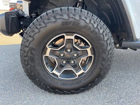 Used 2023 Jeep Gladiator Mojave w/ Cold Weather Group image 9