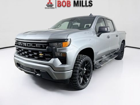 Used 2023 Chevrolet Silverado 1500 Custom RWD image 3