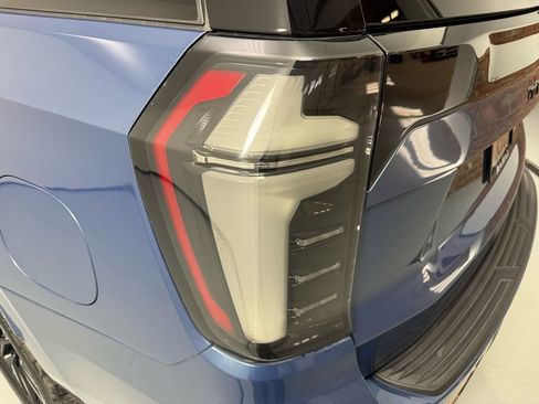 Used 2025 Chevrolet Tahoe Premier image 5