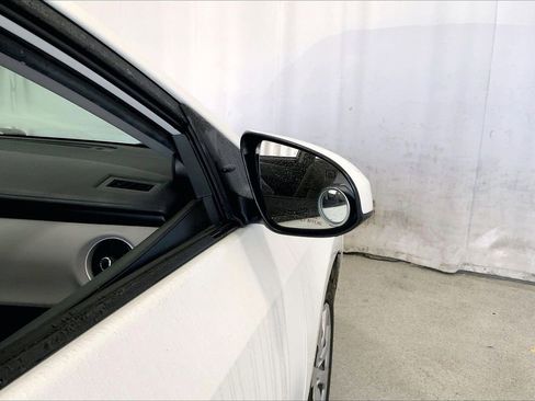 Used 2017 Toyota Corolla LE image 11