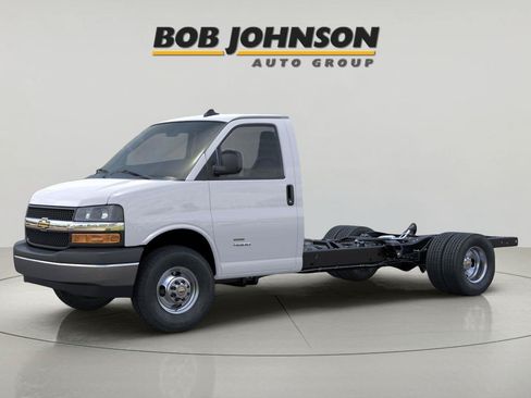 New 2025 Chevrolet Express 3500 w/ Power Convenience Package RWD image 8