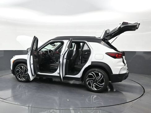 Used 2024 Chevrolet TrailBlazer RS FWD image 32