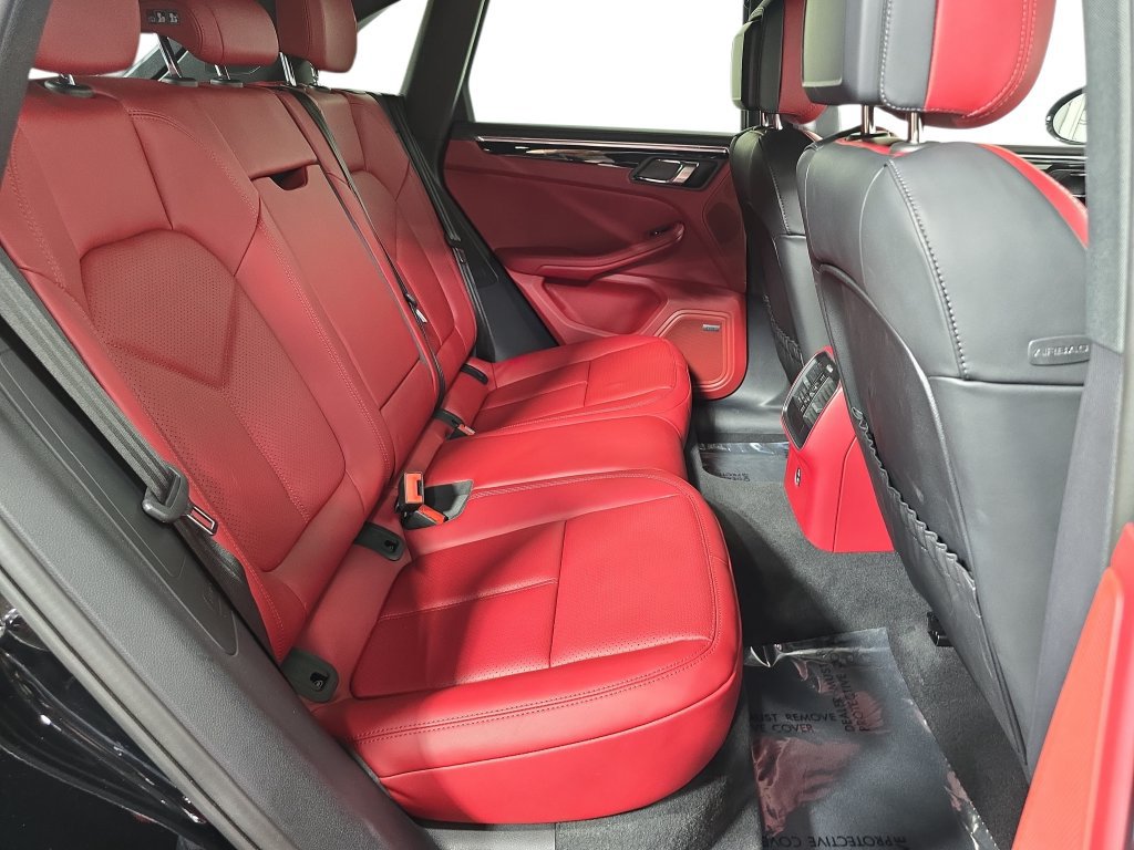 Certified 2026 Porsche Macan AWD/4WD image 26